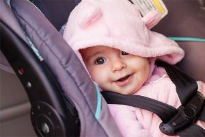 Правила перевозки новорожденных и грудных детей до года в легковом автомобиле: требования и виды удерживающих устройств